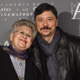 Carlos y Pilar Bardem en la doble entrega de la Medalla de Oro de la Academia