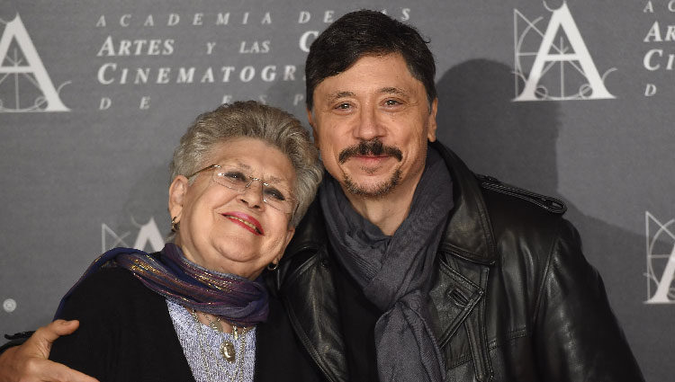 Carlos y Pilar Bardem en la doble entrega de la Medalla de Oro de la Academia