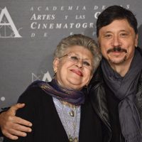 Carlos y Pilar Bardem en la doble entrega de la Medalla de Oro de la Academia