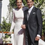 Eva González y Cayetano Rivera muy felices tras su boda