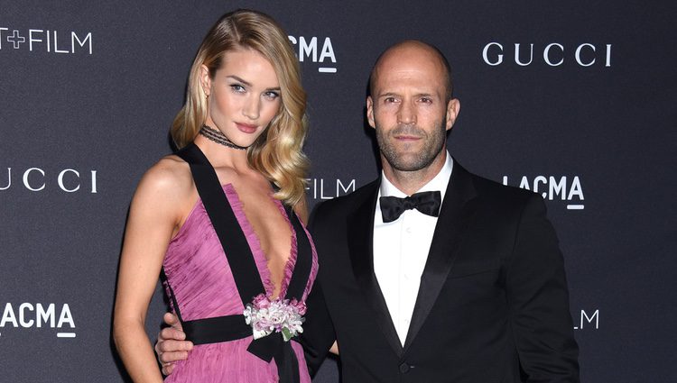 Rosie Huntington-Whiteley y Jason Statham en la Gala LACMA 2015