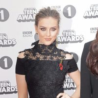 Perrie Edwards en los Teen Awards 2015