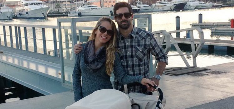 Yoli y Jonathan de 'GH 15' en el puerto de Valencia con su hija Valeria