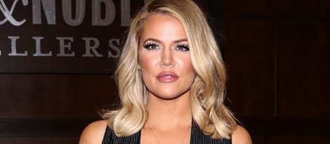 Khloe Kardashian con una imagen cambiada en la presentación oficial de su libro