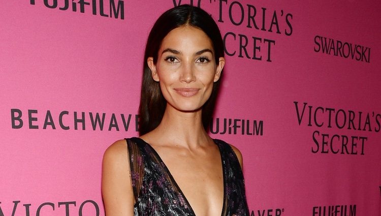 Lily Aldridge en el Victoria's Secret Fashion Show 2015