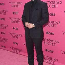 Kellan Lutz en el Victoria's Secret Fashion Show 2015