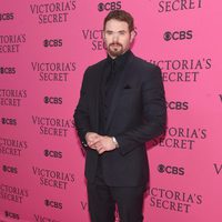 Kellan Lutz en el Victoria's Secret Fashion Show 2015