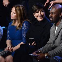 Kris Jenner y Corey Gamble en el front row  del Victoria's Secret Fashion Show 2015