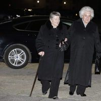 La Infanta Pilar y la Princesa Elena de Orleans en el funeral del Infante Carlos