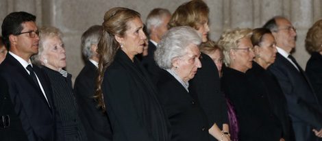 La Infanta Elena y la Infanta Pilar en el funeral del Infante Carlos