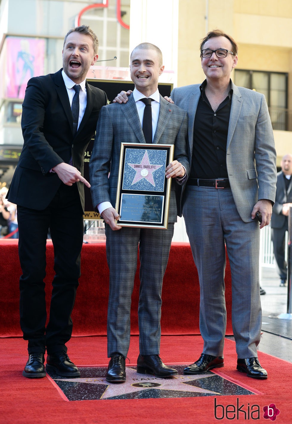 Daniel Radcliffe recibe su estrella en el Paseo de la Fama al lado de Chris Columbus y Chris Hardwick