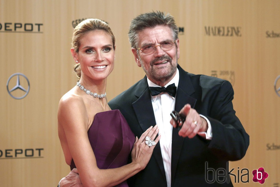 Heidi Klum con su padre Guenther en los Premios Bambi 2015