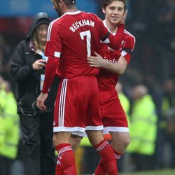 Brooklyn Beckham sustituye a David Beckham en un encuentro benéfico con el Manchester