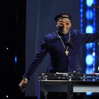 Spike Lee muy contento con su galardón en los Governors Awards 2015