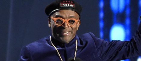 Spike Lee muy contento con su galardón en los Governors Awards 2015