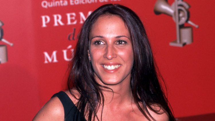 Malú en los Premios de la Música 2001