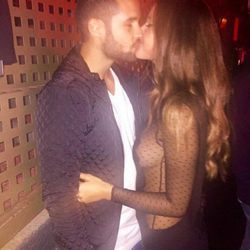 Malena Costa y Mario Suárez se funden en un romántico beso