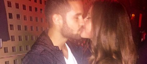 Malena Costa y Mario Suárez se funden en un romántico beso