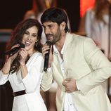 Malú y Melendi cantando en la gala Persona del Año 2015