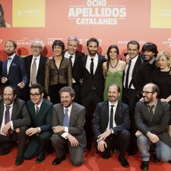 El equipo artístico de 'Ocho Apellidos Catalanes' en la premiere de Madrid junto a Paolo Vasile