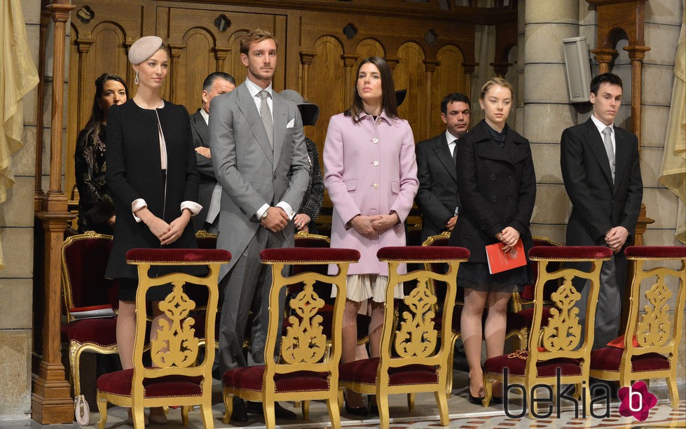 Beatrice Borromeo, Pierre Casiraghi, Carlota Casiraghi, Alexandra de Hannover y Louis Ducruet en el Día Nacional de Mónaco 2015