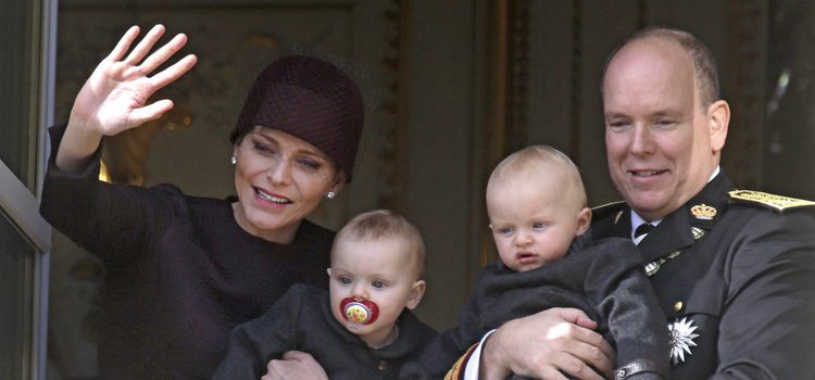 Alberto y Charlene de Mónaco con sus hijos Jacques y Gabriella en el Día Nacional de Mónaco 2015