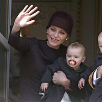 Alberto y Charlene de Mónaco con sus hijos Jacques y Gabriella en el Día Nacional de Mónaco 2015