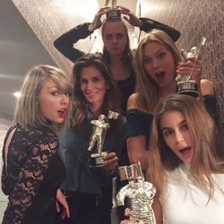 Taylor Swift organiza una fiesta para celebrar el éxito de 'Bad Blood'