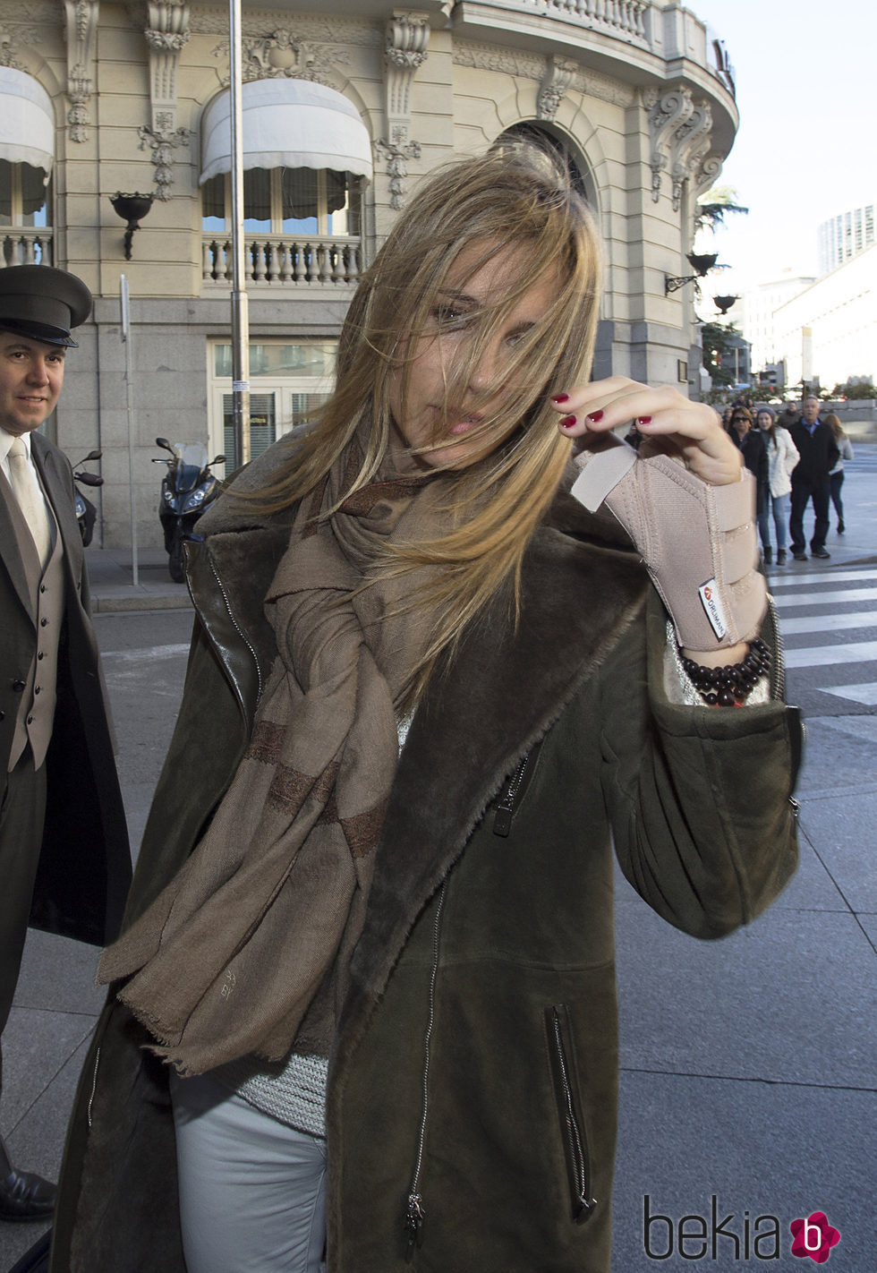 Alejandra Silva entrando al hotel de Richard Gere en Madrid