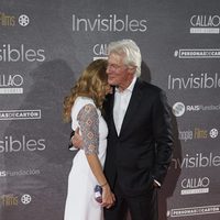 Richard Gere y Alejandra Silva muy acaramelados en el estreno de 'Invisibles' en Madrid