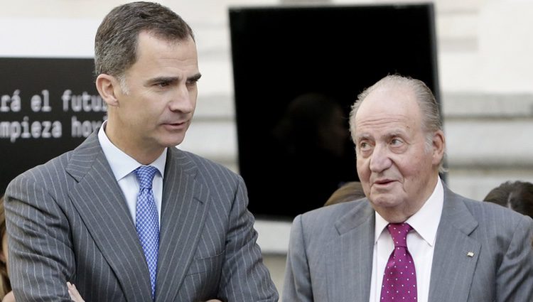 El Rey Felipe y el Rey Juan Carlos en un acto de Cotec