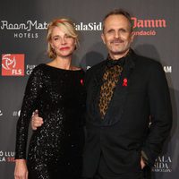 Belén Rueda y Miguel Bosé en la Gala contra el Sida 2015 de Barcelona