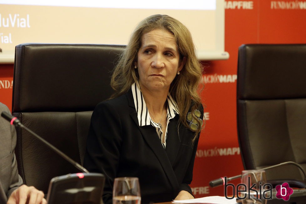 La Infanta Elena en la clausura de un debate sobre educación vial