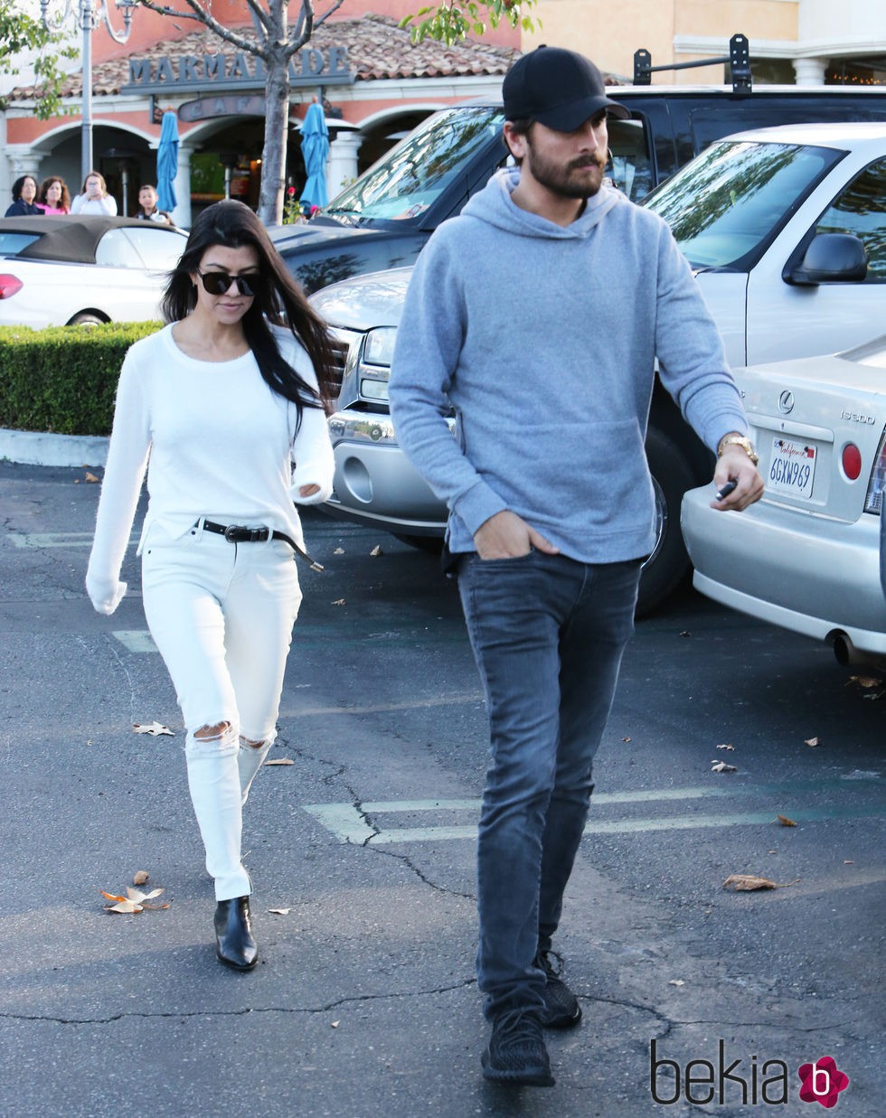 Kourtney Kardashian y Scott Disick se reúnen para una celebrar una comida