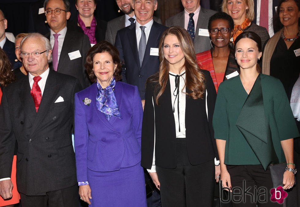 Los Reyes de Suecia, Magdalena de Suecia y Sofia Hellqvist en el Global Child Forum