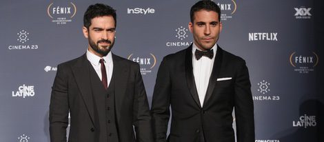 Miguel Ángel Silvestre y Alfonso Herrera en los Premios Fénix 2015