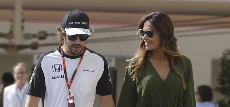 Fernando Alonso y Lara Álvarez en el GP de Abu Dabi 2015