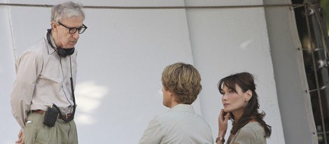 Woody Allen, Owen Wilson y Carla Bruni en el rodaje de 'Midnight in Paris'