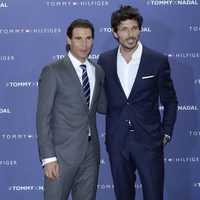 Rafa Nadal y Andrés Velencoso en el partido de tenis de Tommy Hilfiger