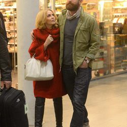 Kylie Minogue y su nueva conquista, Joshua Sasse