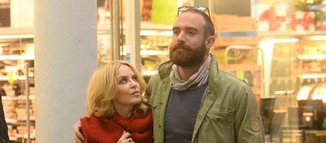 Kylie Minogue y su nueva conquista, Joshua Sasse