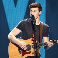 Shawn Mendes actuando en el Jingle Ball Tour 2015 en Los Angeles