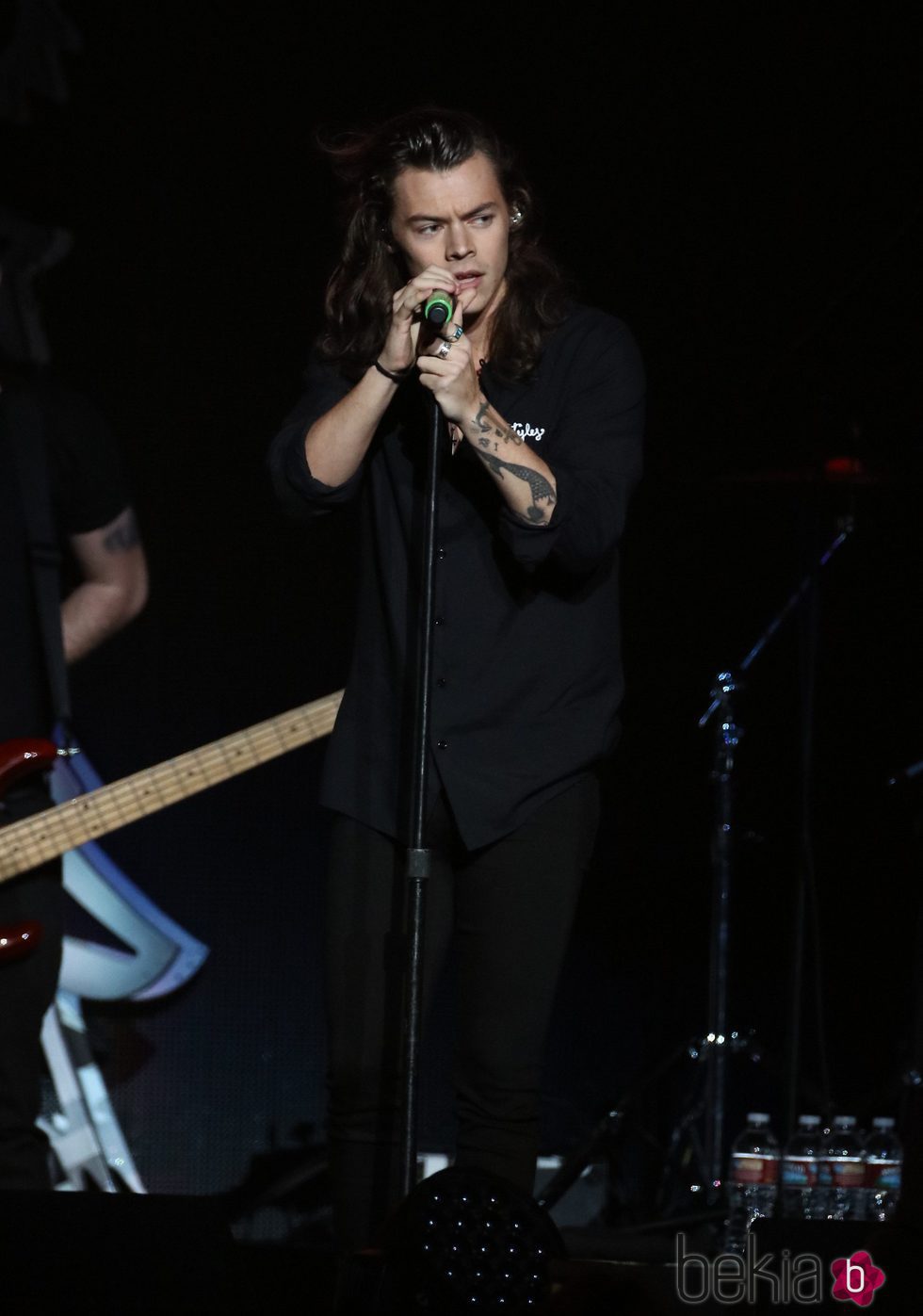 Harry Styles actuando en el Jingle Ball Tour 2015 en Los Angeles