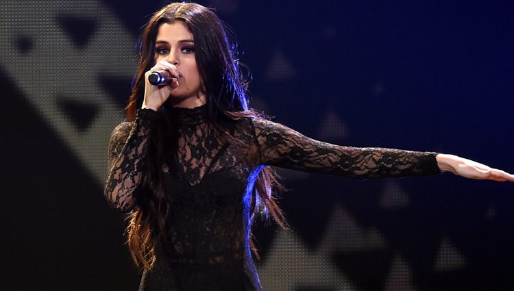 Selena Gomez muy sexy en el Jingle Ball Tour 2015 en Los Angeles