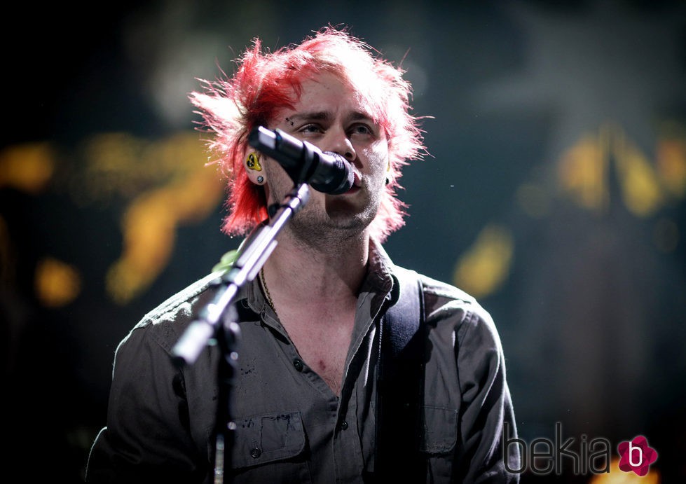 Michael Clifford actuando en el Jingle Ball Tour 2015 en Los Angeles