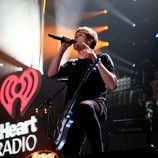 Luke Hemmings actuando en el Jingle Ball Tour 2015 en Los Angeles