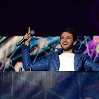 Zedd pinchando en el Jingle Ball Tour 2015 en Los Angeles