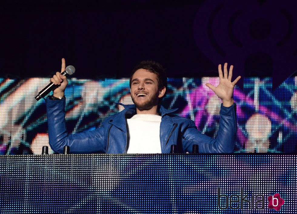 Zedd pinchando en el Jingle Ball Tour 2015 en Los Angeles