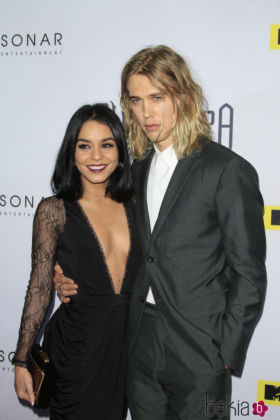 Vanessa Hudgens y su novio Austin Butler en la presentación de 'The Shannara Chronicles'