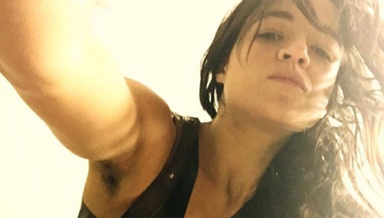 Michelle Rodríguez muestra su axila sin depilar